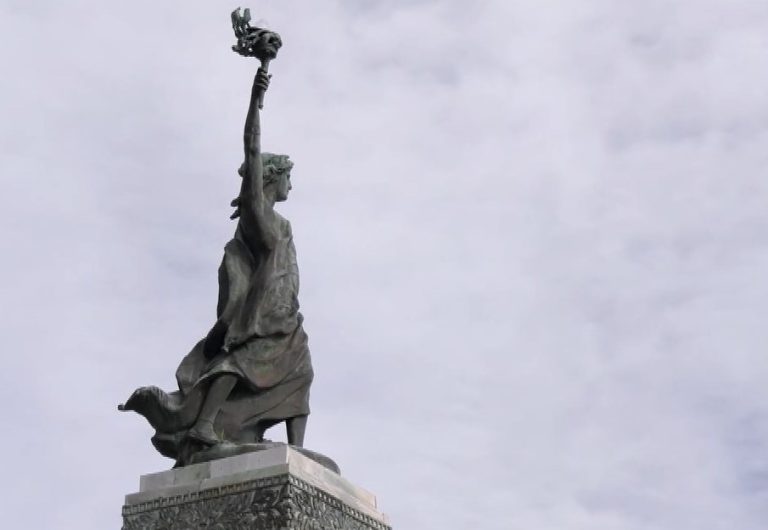 Το άγαλμα της ελευθερίας στη Μυτιλήνη- Η ιστορία και οι ήρωες της Λέσβου