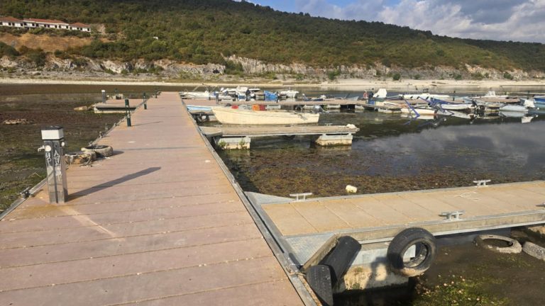 Δραματική πτώση της στάθμης της λίμνης Μεγάλης Πρέσπας – Σε κατάσταση έκτακτης ανάγκης η Κοινότητα Ψαράδων