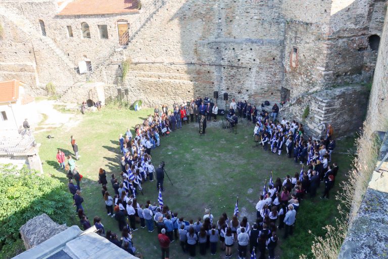Θεσσαλονίκη: Επέτειος απελευθέρωσης της πόλης μέσα από το ιστορικό και αιματοβαμμένο Μνημείο του Επταπυργίου από τον δήμο Νεάπολης – Συκεών