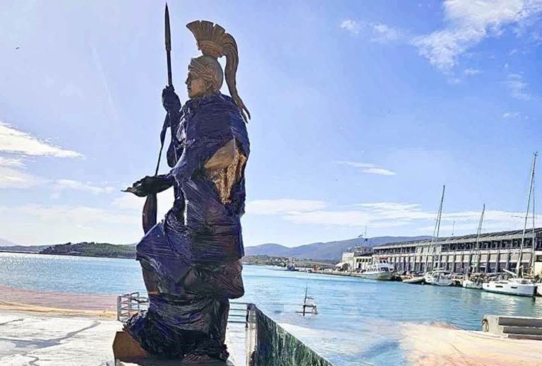 Αποκαλυπτήρια του αγάλματος «Ιάσονα» στην παραλία του Βόλου – Παρών ο Υπουργός Υγείας Άδωνις Γεωργιάδης