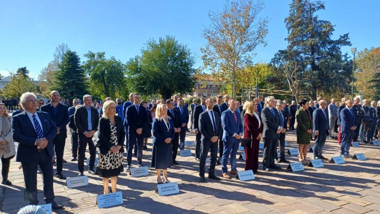 Λάρισα: Δοξολογία και κατάθεση στεφάνων στο Ηρώο για την 28η Οκτωβρίου