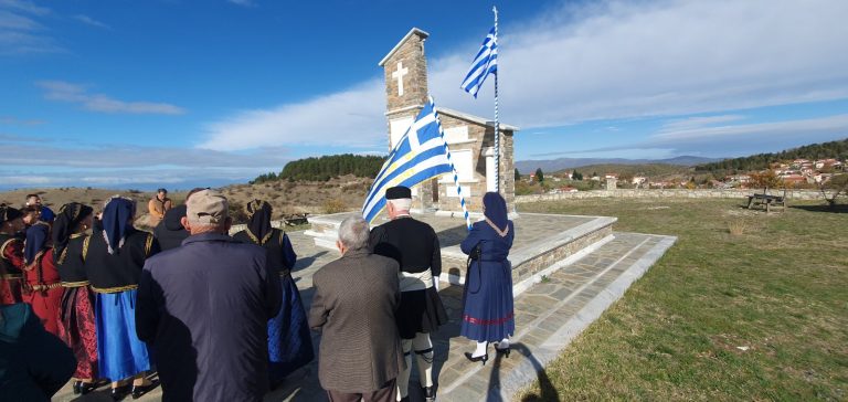 Μαυρέλι Καλαμπάκας: Καταθέσεις στεφάνων στο μνημείο πεσόντων του χωριού