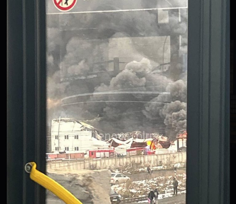 Ρωσία: Μεγάλη πυρκαγιά ξέσπασε στο Νοβοσιμπίρσκ, σε εγκαταστάσεις εργοστασίου