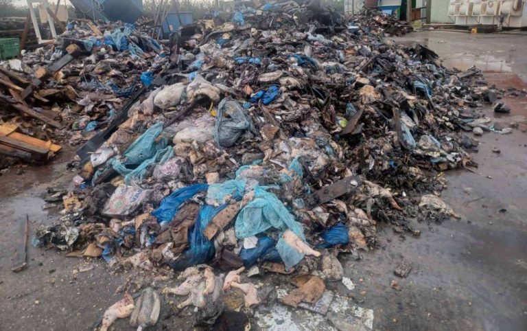 Απόβλητα: 620 τόνοι μεταφέρθηκαν στην Φιλιππιάδα – Διορία 24 ωρών για την εκταφή τους