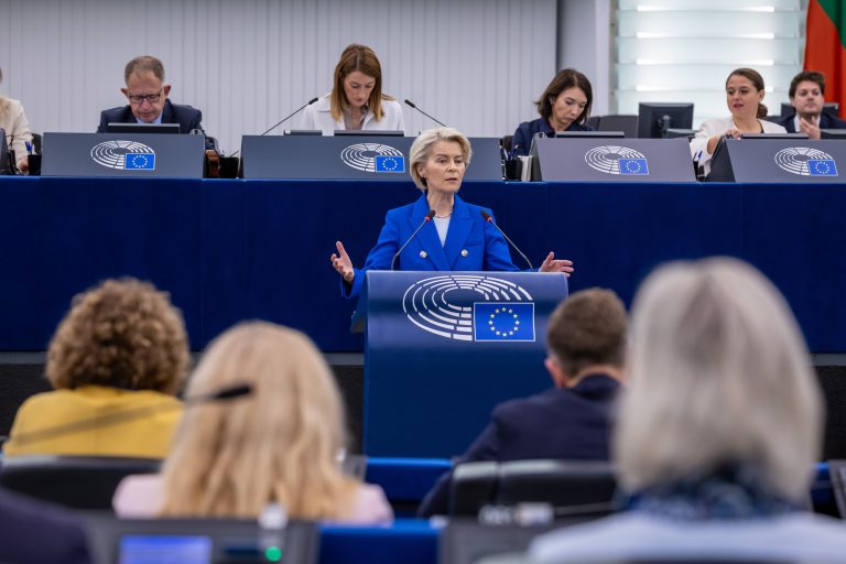 ΕΕ: Απορρίφθηκαν με συντριπτική πλειοψηφία και οι δύο προτάσεις μομφής κατά της Ούρσουλα φον ντερ Λάιεν