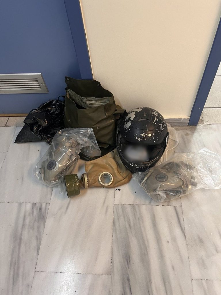 Ηράκλειο: Έφοδος της ΕΛ.ΑΣ. στην κατάληψη «Ευαγγελισμός» – Έξι συλλήψεις για την επίθεση κατά Βορίδη (εικόνες με ευρήματα)