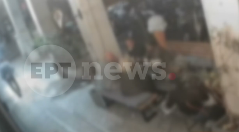 Βίντεο ντοκουμέντο: Άρπαξε το τσαντάκι τους χωρίς να το καταλάβουν