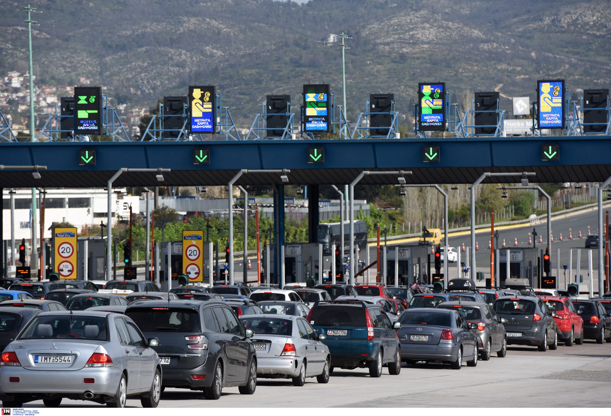 Χωρίς ιδιαίτερα προβλήματα η επιστροφή των εκδρομέων – 250.000 οχήματα επέστρεψαν στην Αττική