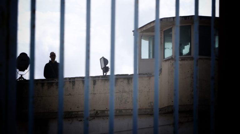 Θήβα: Συνελήφθη δραπέτης των φυλακών Κασσάνδρας με κλεμμένο όχημα και πιστόλι ρέπλικα