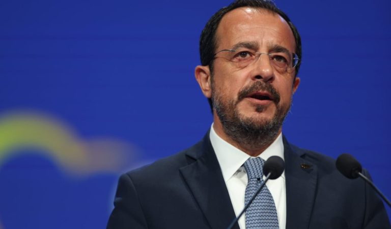 Ο Νίκος Χριστοδουλίδης θα μετάσχει στη Σύνοδο για τη Γάζα