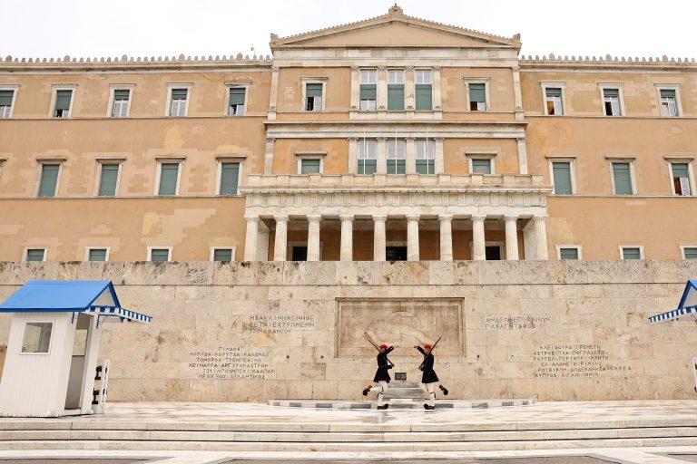 Τροπολογία για τον Άγνωστο Στρατιώτη: Ενστάσεις αντισυνταγματικότητας από ΠΑΣΟΚ, ΣΥΡΙΖΑ, Νέα Αριστερά και Πλεύση Ελευθερίας
