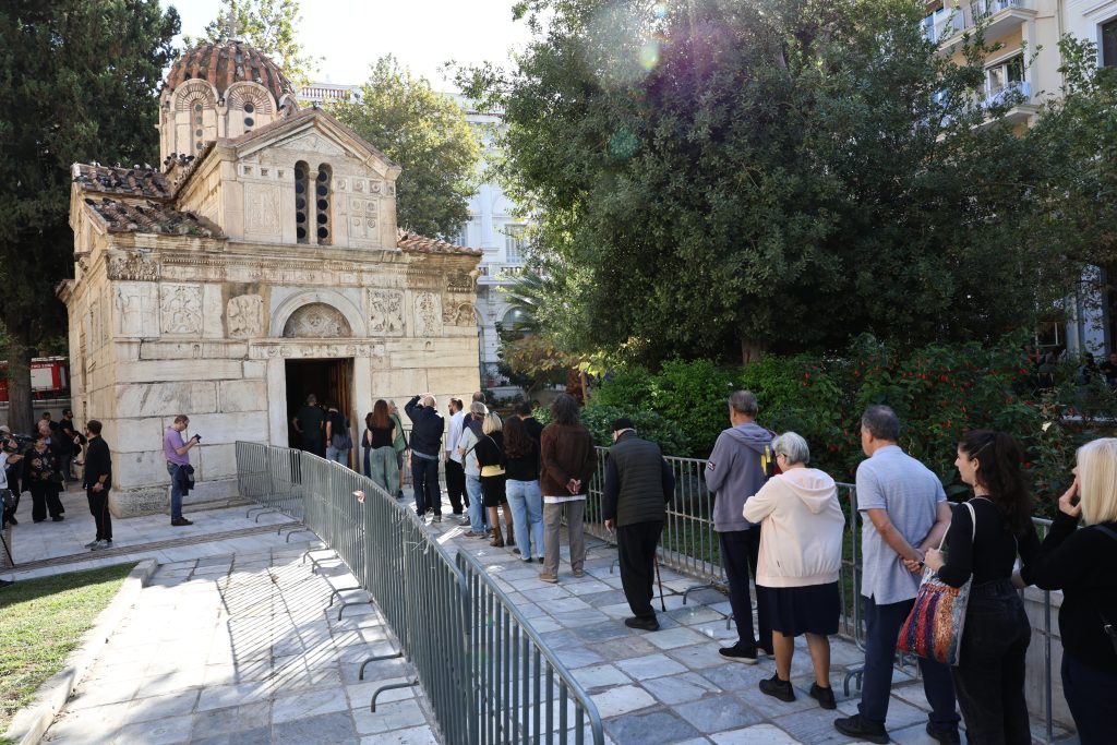 Η Ελλάδα αποχαιρετά τον Διονύση Σαββόπουλο – Live streaming από το ΕΡΤnews