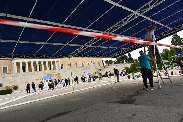 Κυκλοφοριακές ρυθμίσεις σε Αθήνα, Πειραιά για τις μαθητικές παρελάσεις την 28η Οκτωβρίου- Πώς θα λειτουργήσουν οι συγκοινωνίες
