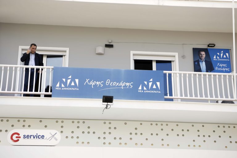 Χ. Θεοχάρης: «Η επίθεση αυτή είναι πράξη δειλίας, τυφλής βίας και ευθείας προσβολής στη Δημοκρατία»