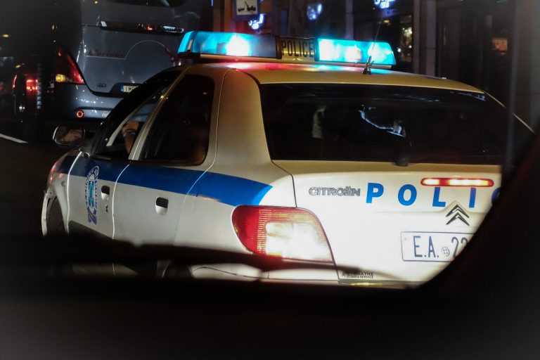 Kινηματογραφική καταδίωξη μηχανής από την ΕΛΑΣ στο Κορωπί – Συνελήφθη ο οδηγός, δεν σταμάτησε σε σήμα για έλεγχο