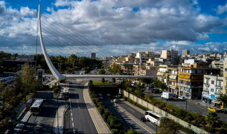 Προβλήματα στην κυκλοφορία λόγω σύγκρουσης οχημάτων στη Λεωφόρο Μεσογείων