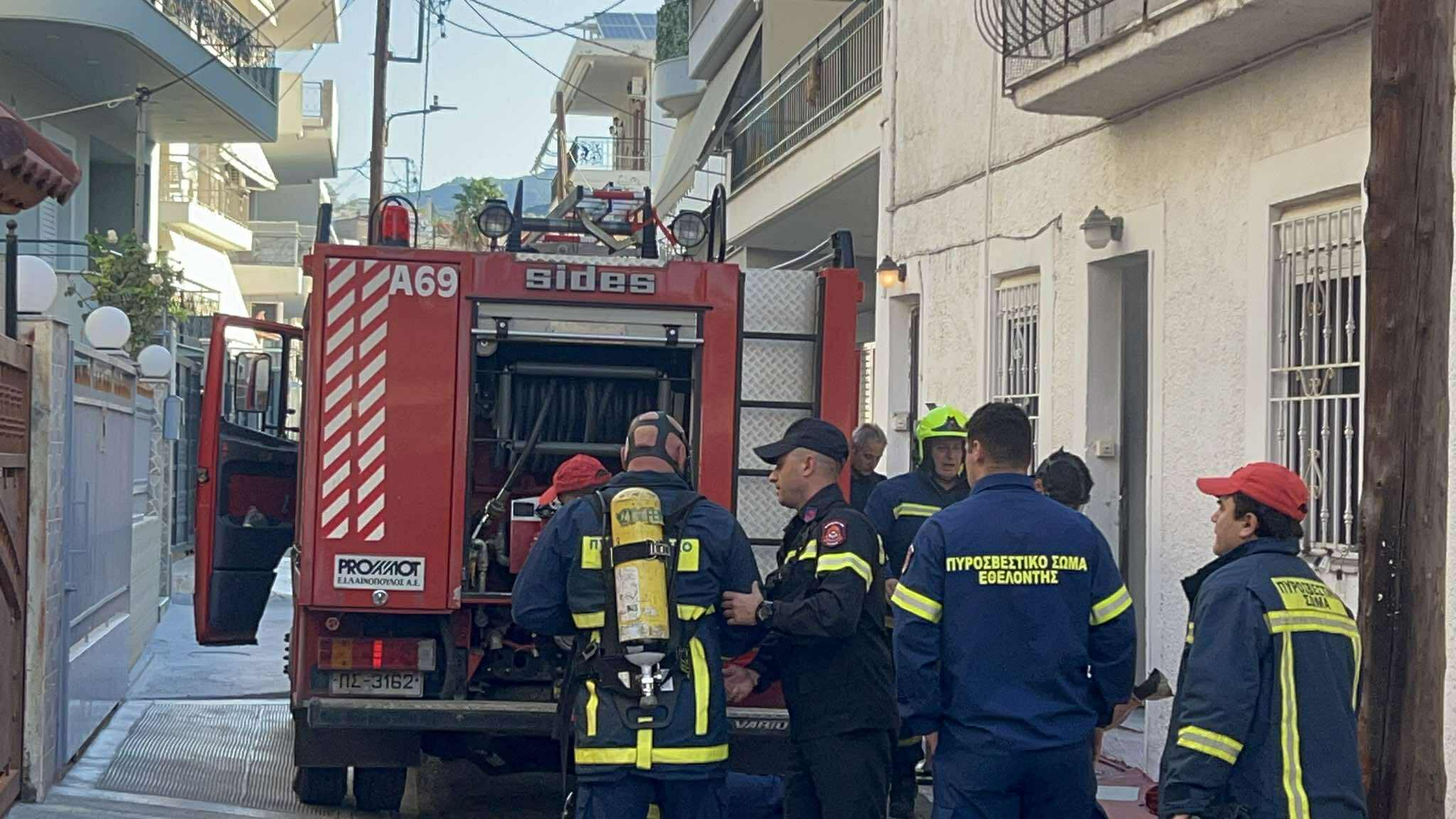 Συναγερμός για φωτιά σε σπίτι στην Καλαμάτα – Εικόνες από την επιχείρηση κατάσβεσης