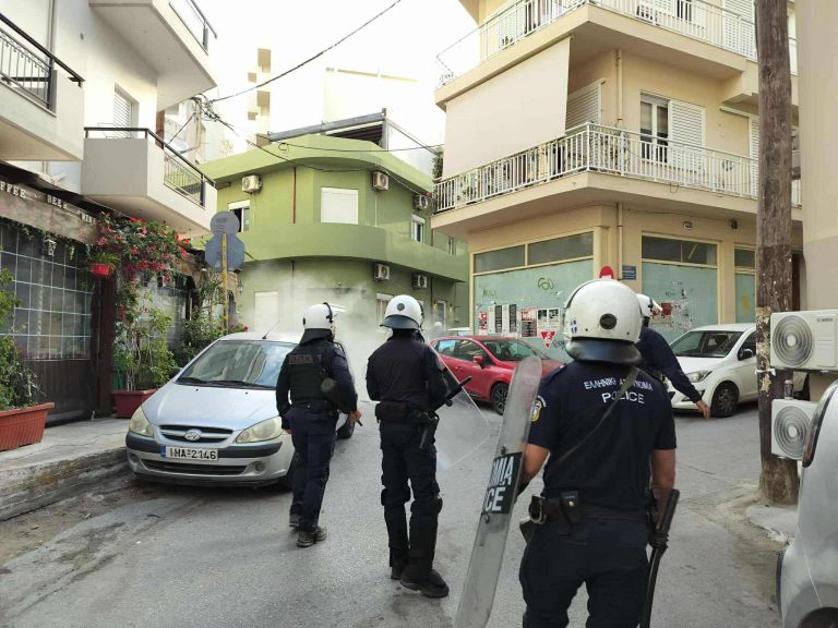 Ηράκλειο: Έφοδος της ΕΛ.ΑΣ. στην κατάληψη «Ευαγγελισμός» – Έξι συλλήψεις για την επίθεση κατά Βορίδη (εικόνες με ευρήματα)