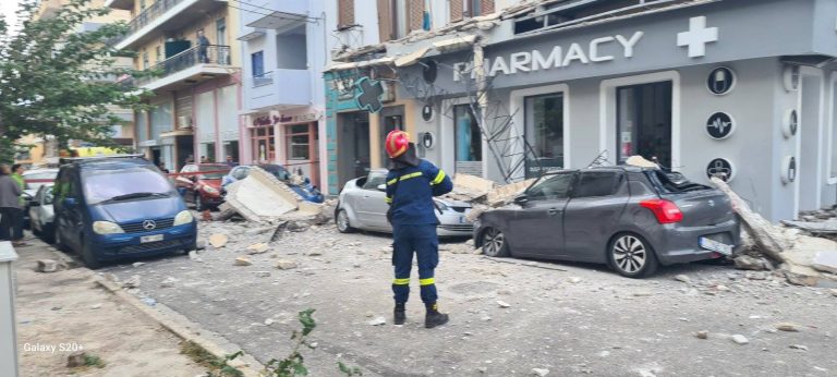 Κατέρρευσε μπαλκόνι στο Λαύριο – Μια γυναίκα ελαφρά τραυματίας