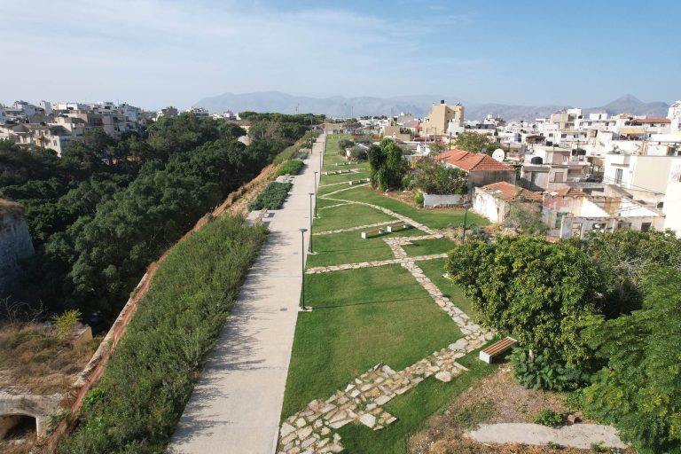 Ηράκλειο: Φύλακες στα Ενετικά Τείχη – Ανοίγουν πύλες και στρατιωτικές στοές για πεζές μετακινήσεις