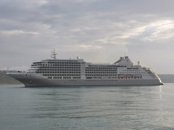 Χανιά: Διπλή άφιξη κρουαζιερόπλοιων στο λιμάνι της Σούδας – Περισσότεροι από 3.000 επισκέπτες στην πόλη