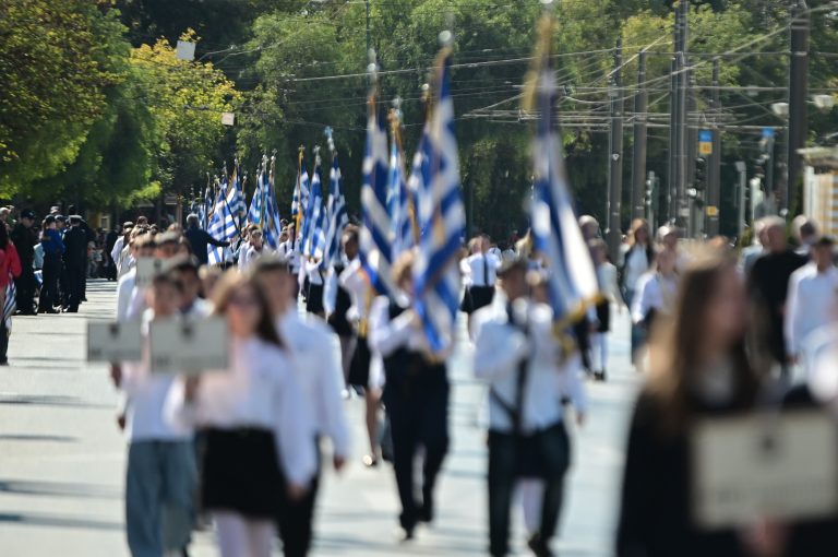 28η Οκτωβρίου: Αυξημένα μέτρα της Τροχαίας – Απαγόρευση κυκλοφορίας των φορτηγών άνω των 3,5 τόνων