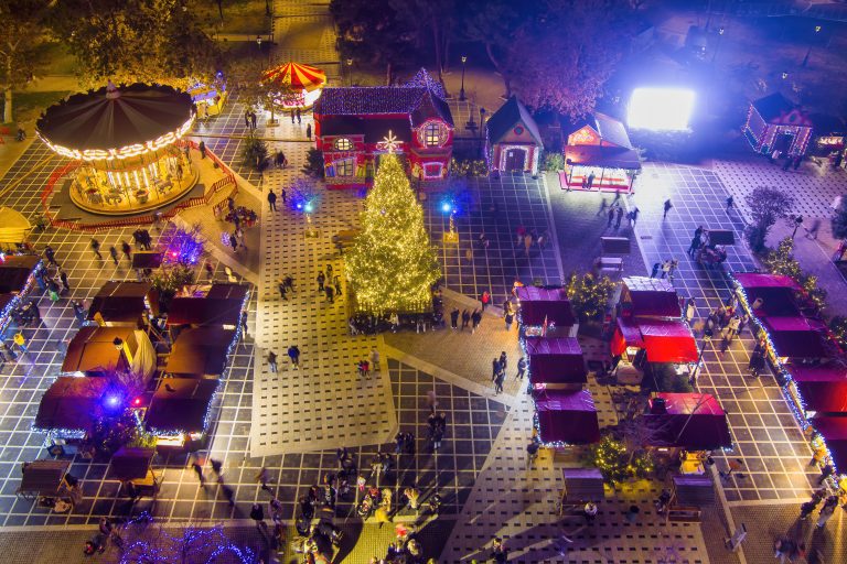 Θεσσαλονίκη: Ξεκινούν οι προετοιμασίες για τη Χριστουγεννιάτικη Αγορά στην Αριστοτέλους