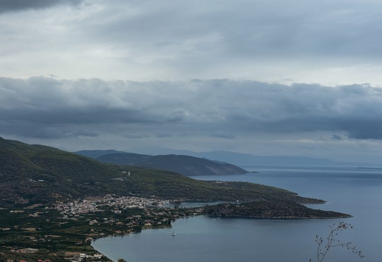 Καιρός: Τοπικά ισχυρές καταιγίδες και θυελλώδεις νοτιάδες στο Ιόνιο – Πρόγνωση από την Α. Τυράσκη
