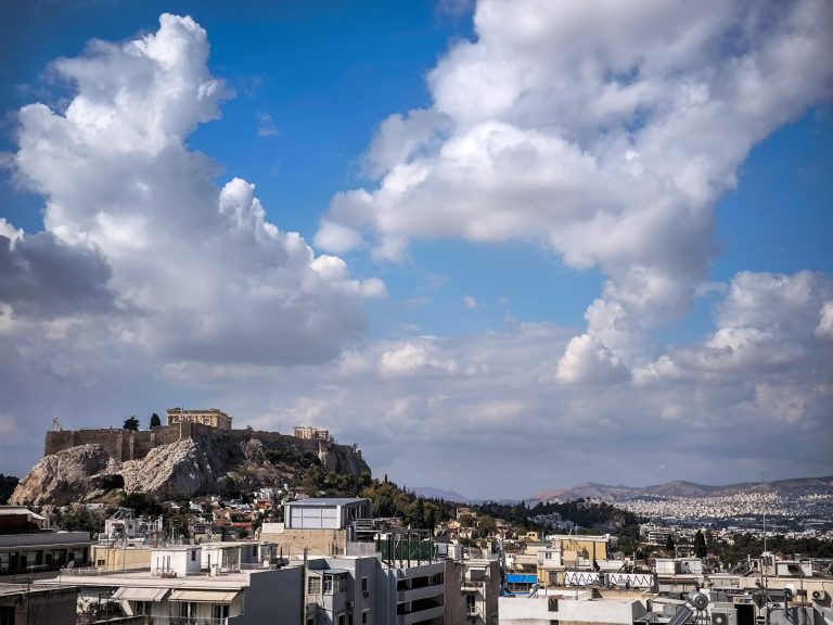 Γενικά αίθριος ο καιρός το Σάββατο – Ενισχυμένοι βοριάδες στο Αιγαίο