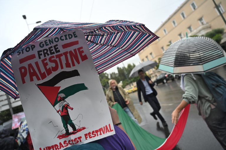 Συγκέντρωση της κίνησης Μarch to Gaza έξω από το υπουργείο Eξωτερικών – Επιτροπή έγινε δεκτή από την υφυπουργό