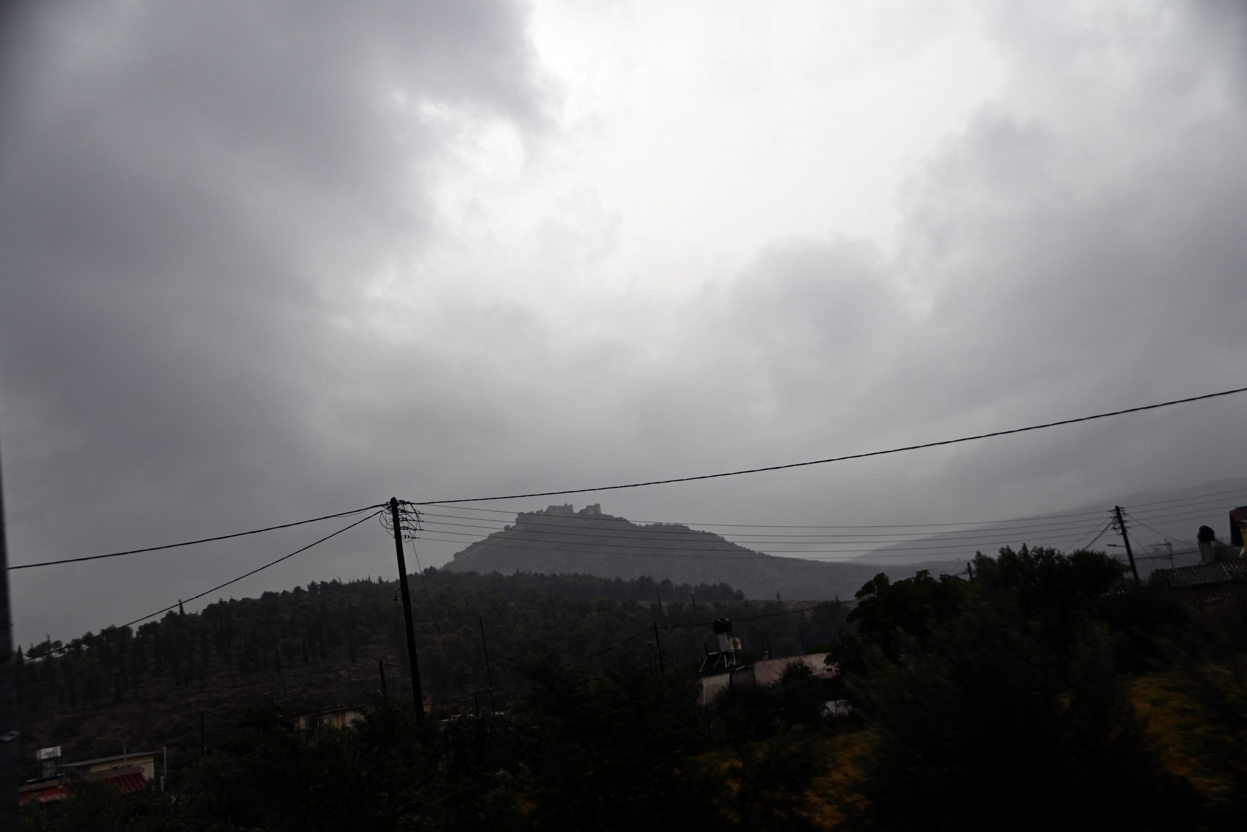Ο καιρός με τον Π. Γιαννόπουλο: Περιορίζεται στα πιο ανατολικά της χώρας η κακοκαιρία, βελτιωμένος καιρός το Σαββατοκύριακο