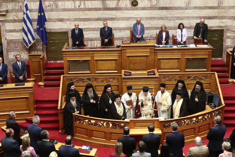 Βουλή: Ξεκίνησε η νέα κοινοβουλευτική περίοδος μετά τον καθιερωμένο αγιασμό – Παραίνεση Αρχιεπισκόπου προς όλους να ξεπεράσουν τις διαφορές τους και να εργαστούν για το λαό
