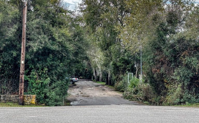Διπλό φονικό στη Φοινικούντα: Πλαστή η πινακίδα στο σκούτερ του δολοφόνου