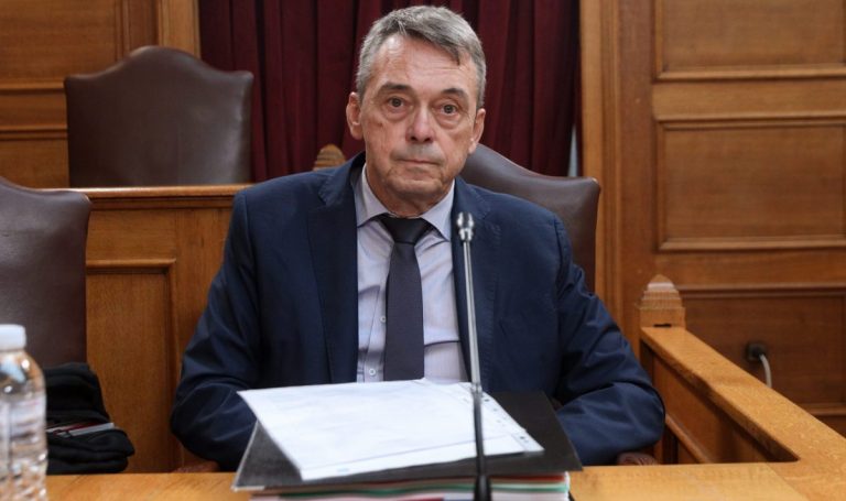 Ο πρώην πρόεδρος του ΟΠΕΚΕΠΕ Γρ. Βάρρας κατέθεσε υπόμνημα στην Εξεταστική – Δε δέχτηκε ερωτήσεις