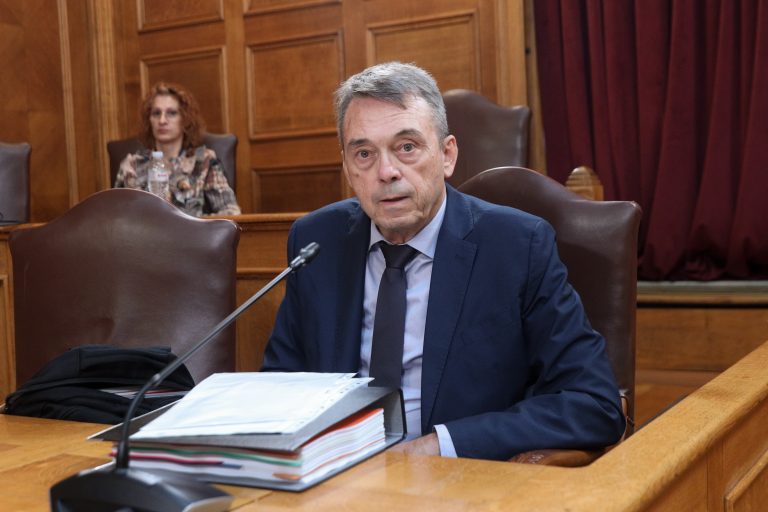 ΟΠΕΚΕΠΕ: Ένταση στην εξεταστική επιτροπή για την κατάθεση Γρ. Βάρρα