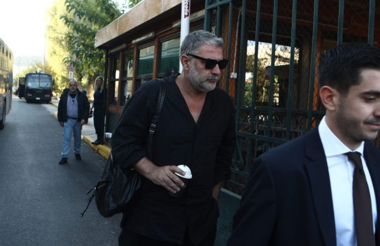Διεκόπη η δίκη του Βασίλη Μπισμπίκη – Τι ζήτησε η πλευρά του ηθοποιού