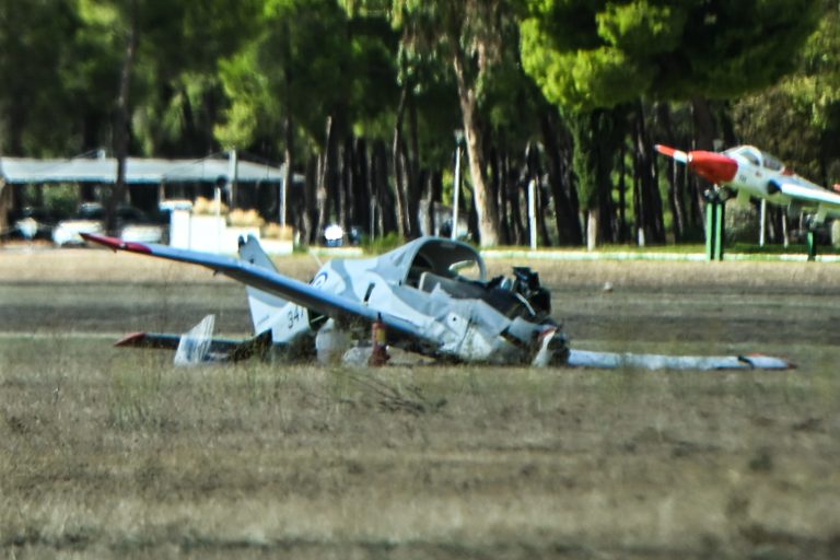 Ο αντιπτέραρχος Α. Παπανικολάου στο ΕΡΤnews: Τι εκτίμησε για τα αίτια του ατυχήματος με το εκπαιδευτικό αεροπλάνο στο Τατόι