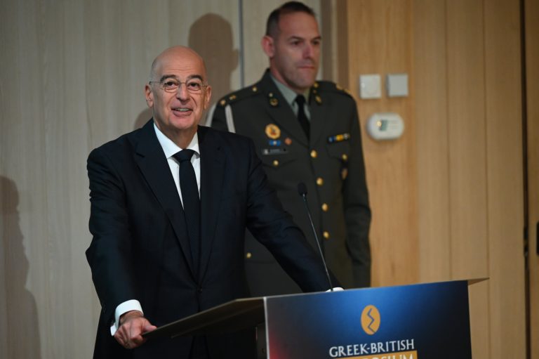 Στη Βρετανία ο Δένδιας – Υπογράμμισε τη βαθιά φιλία και τους ιστορικούς δεσμούς με την Ελλάδα