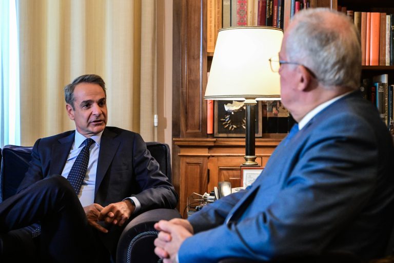 Κ. Μητσοτάκης σε Κ. Τασούλα για τον Άγνωστο Στρατιώτη: Επαναστατική γυμναστική από την αντιπολίτευση – Έχει συμβολικό βάρος, να διαφυλάξουμε τον χαρακτήρα του μνημείου
