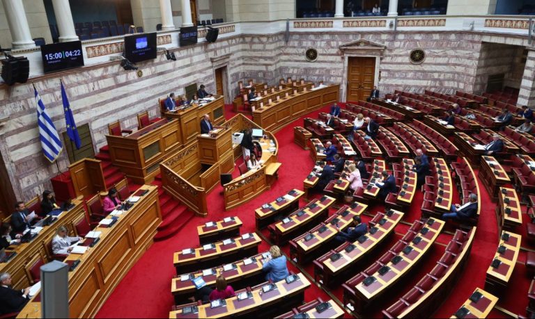 Νέο εργασιακό νομοσχέδιο: Η ΝΔ θα θέσει σε ονομαστική ψηφοφορία όλα τα άρθρα του, λέει η Ν. Κεραμέως – Οι αντιδράσεις της αντιπολίτευσης