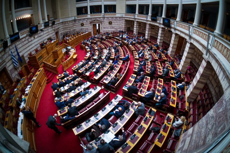Κόντρα Κεραμέως με Κουτσούμπα στη Βουλή για το εργασιακό νομοσχέδιο