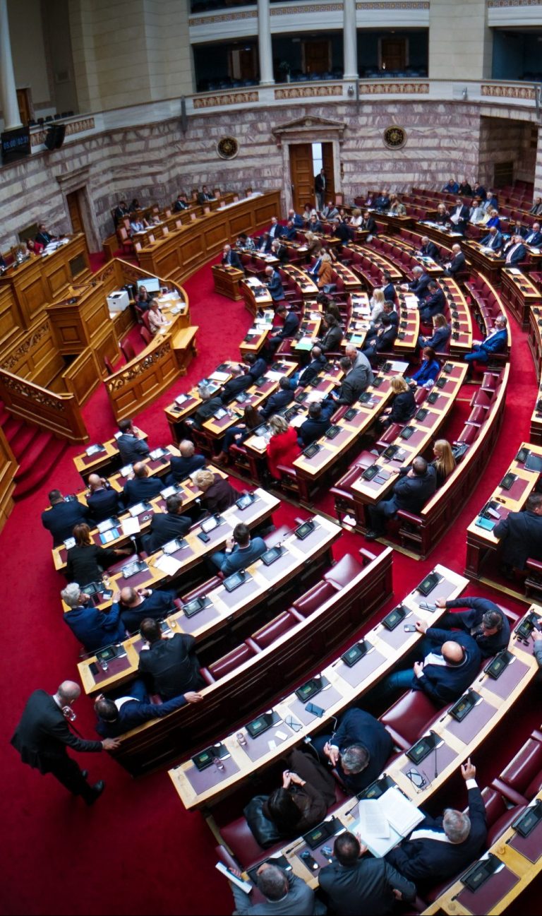 Κόντρα Κεραμέως με Κουτσούμπα στη Βουλή για το εργασιακό νομοσχέδιο