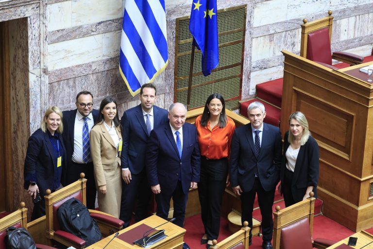 Ψηφίστηκε το νομοσχέδιο του υπουργείου Εργασίας για το 13ωρο