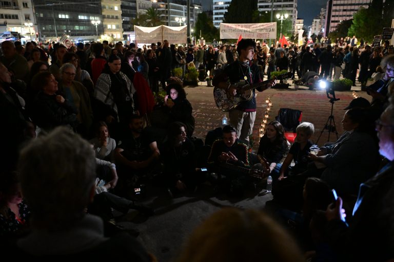 Συγκέντρωση διαμαρτυρίας στο Σύνταγμα κατά της τροπολογίας για τον Άγνωστο Στρατιώτη