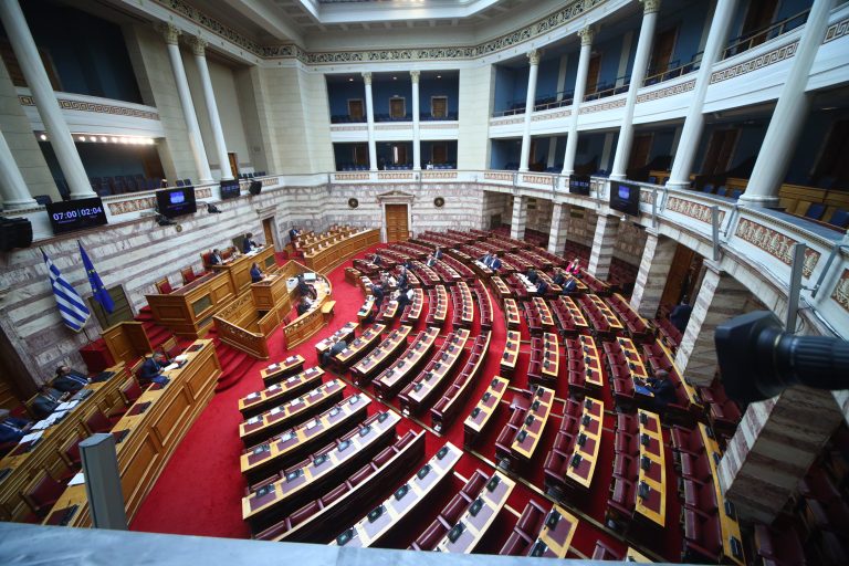 Δεκτή κατά πλειοψηφία έγινε η τροπολογία για το μνημείο του Άγνωστου Στρατιώτη με 159 «Ναι» – Στα ύψη η πολιτική αντιπαράθεση