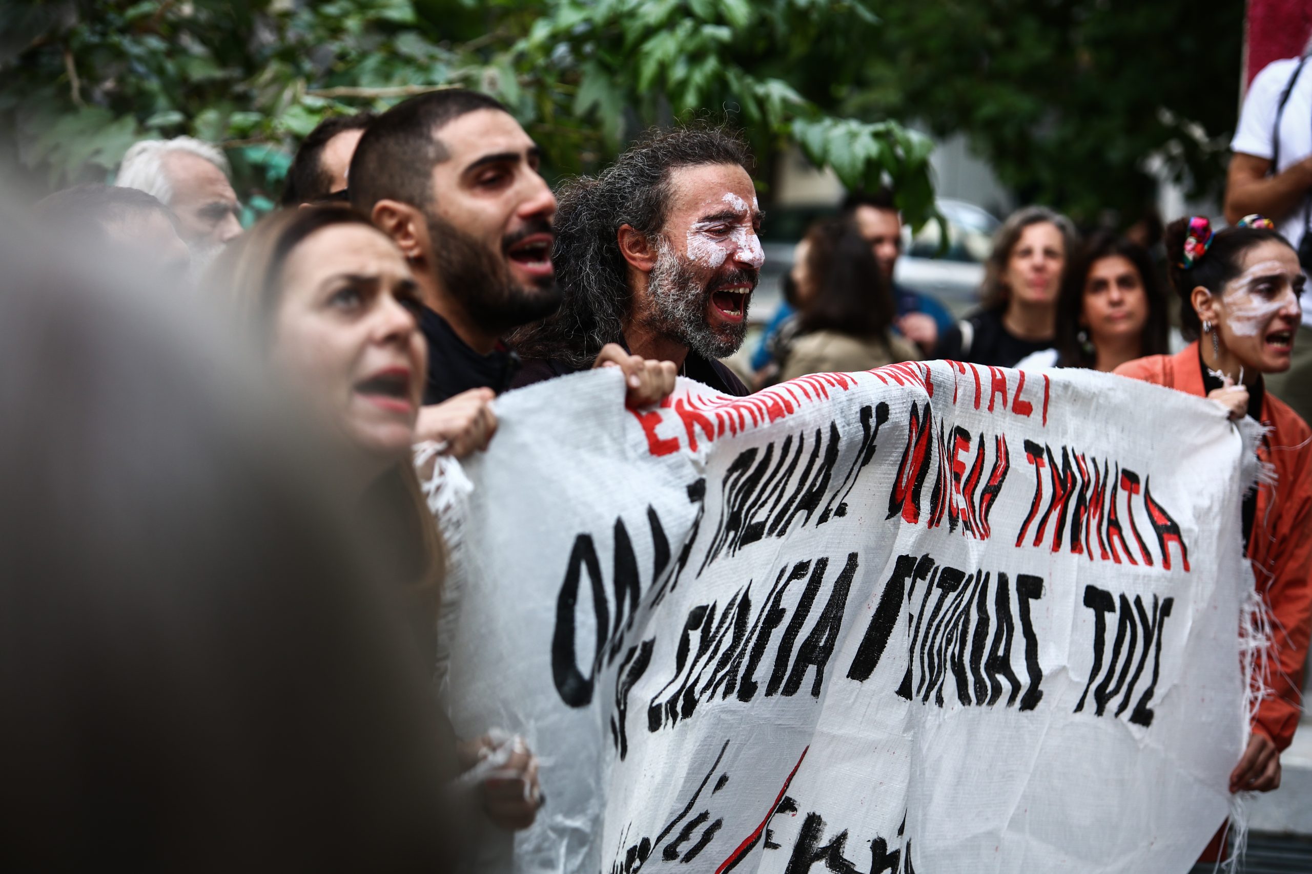 Επεισόδια στο Μεταξουργείο κατά τη διαμαρτυρία εκπαιδευτικών και γονέων για τις συγχωνεύσεις σχολικών τμημάτων