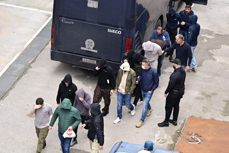 ΟΠΕΚΕΠΕ: Στη ΓΑΔΑ αυτή την ώρα οι συλληφθέντες – Δεκάδες ακόμη πρόσωπα στο «μικροσκόπιο» των Αρχών, ογκωδέστατη η δικογραφία