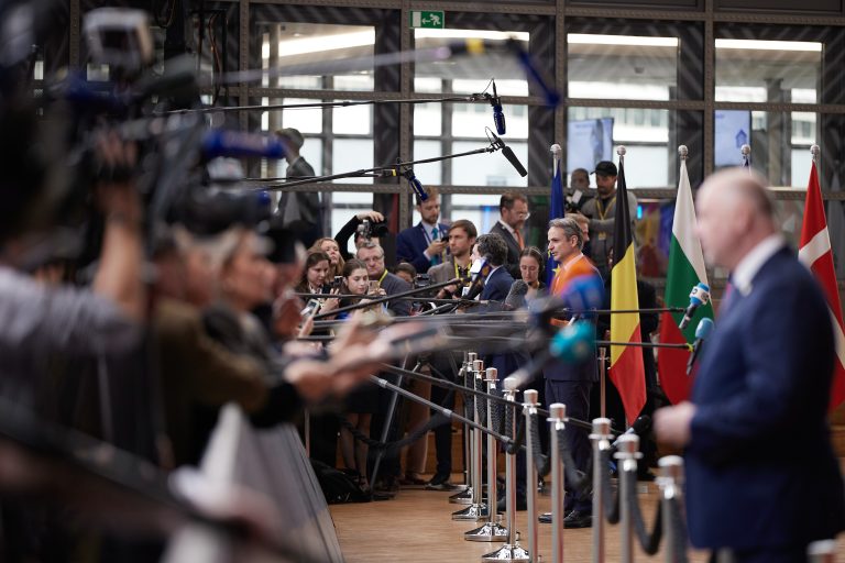 Σύνοδος ΕΕ: Ικανοποίηση της Αθήνας για την πορεία προς την κοινή αμυντική πολιτική – Μήνυμα Μητσοτάκη προς την Άγκυρα