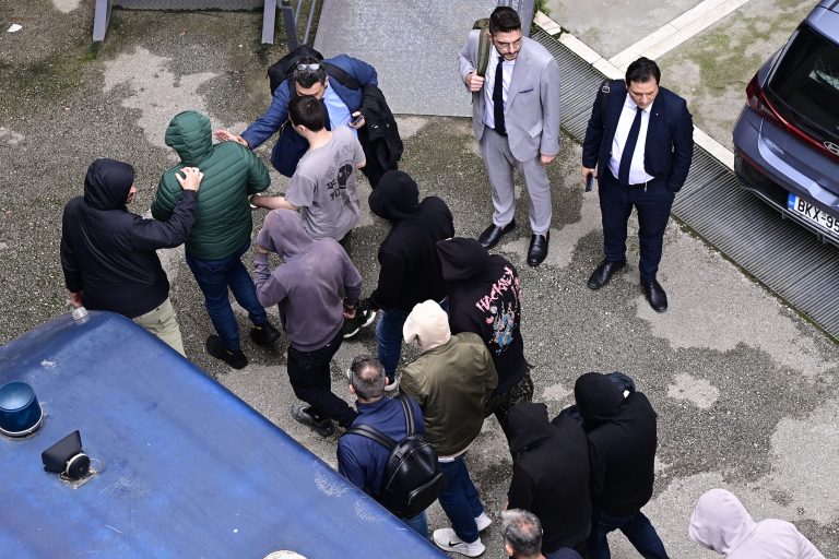 ΟΠΕΚΕΠΕ: Απολογούνται οι πρώτοι 11 συλληφθέντες – Η 27χρονη έγκυος καταγγέλλει ότι έπεσε θύμα απάτης
