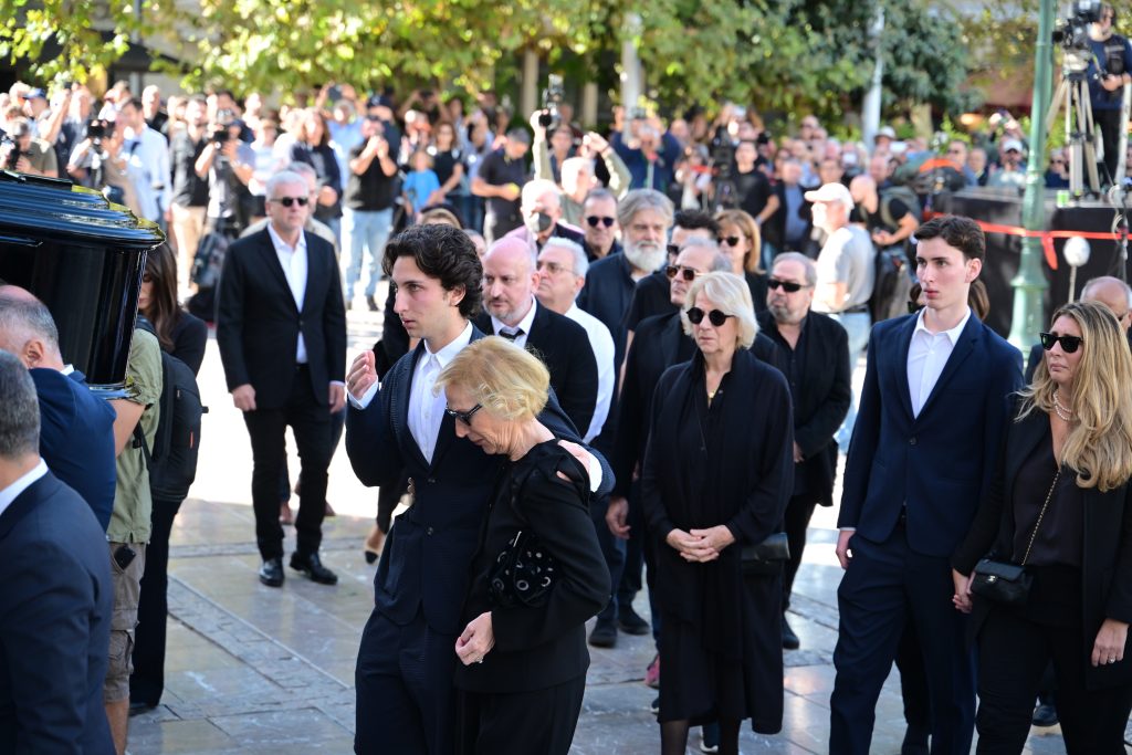 Η Ελλάδα αποχαιρετά τον Διονύση Σαββόπουλο – Live streaming από το ΕΡΤnews